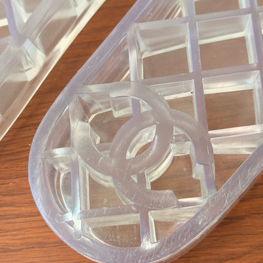 CHANEL Transparent Slides with White Logo - Picture 5 of 5